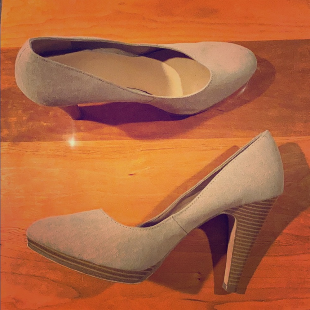 Nude heels, barely worn
